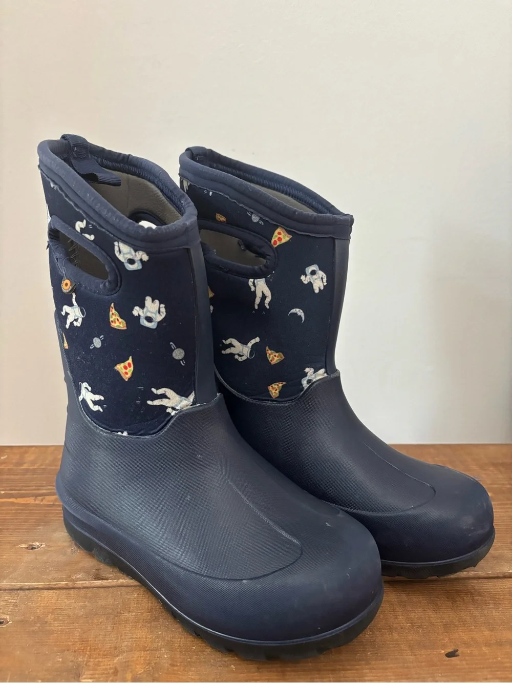Kids Bogs Neo Classic Winter Snow Boots Navy Space & Pizza Youth Size 2